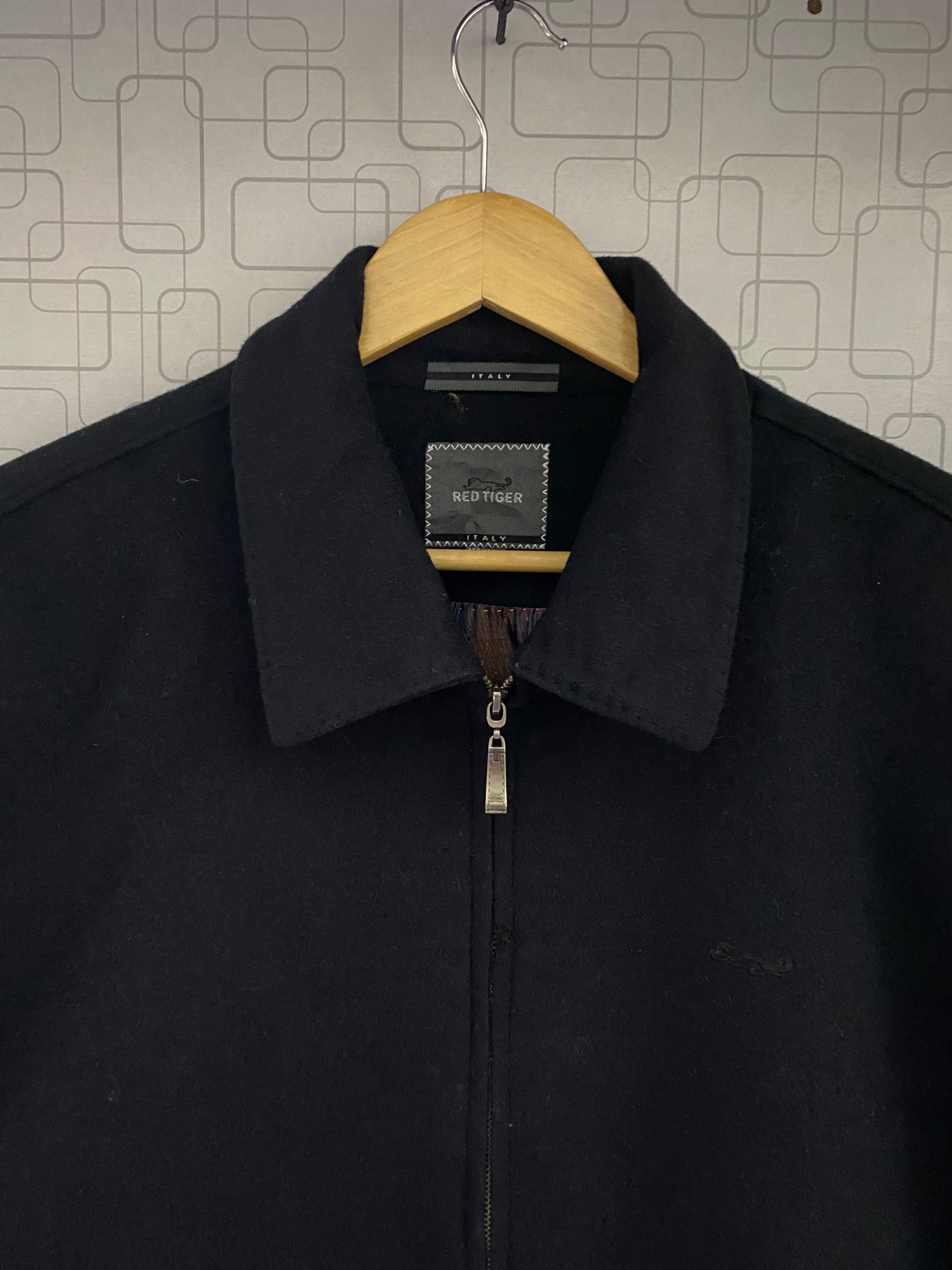 Red tiger Colar Coat                           Length: 27-28, Chest: 22-24, Sleeve: 24.5-25.5