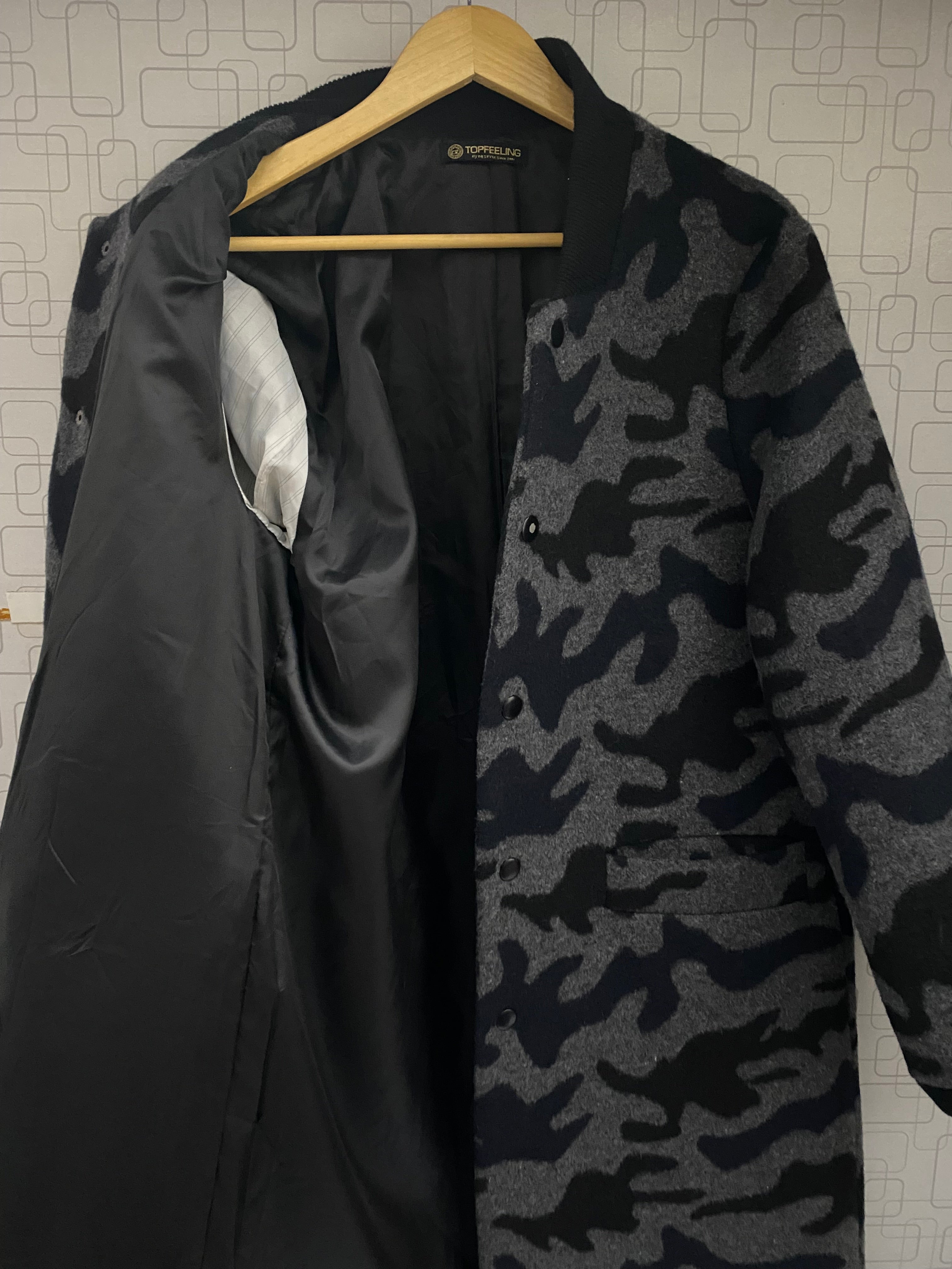 Cheetah Pattern Long Coat (Unisex).                            Length: 38-40, Chest: 21-23, Sleeve: 24.5-25