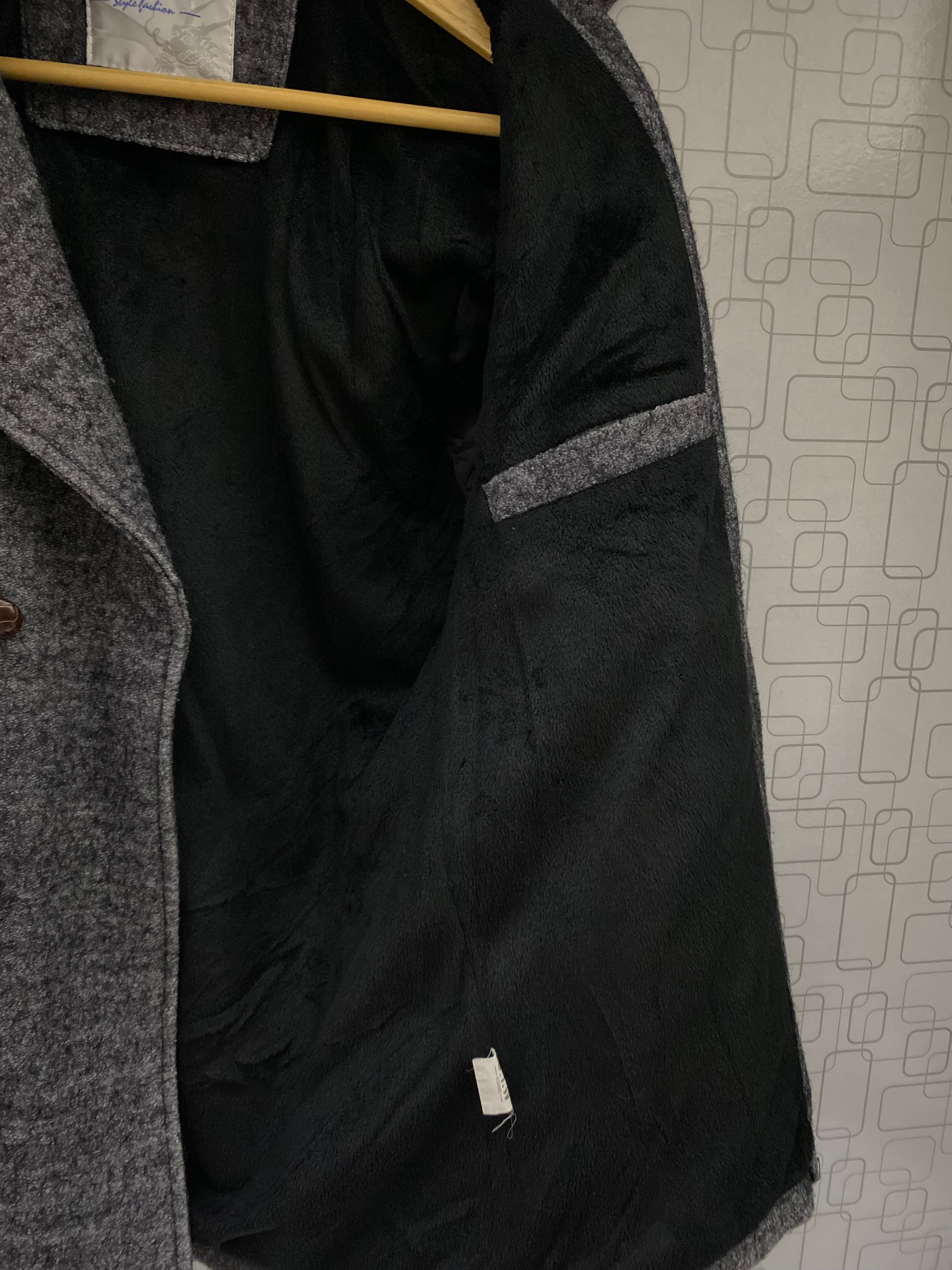 Grey 6 Buttons Coat                           Length: 26-27, Chest: 21-22, Sleeve: 24.5-25