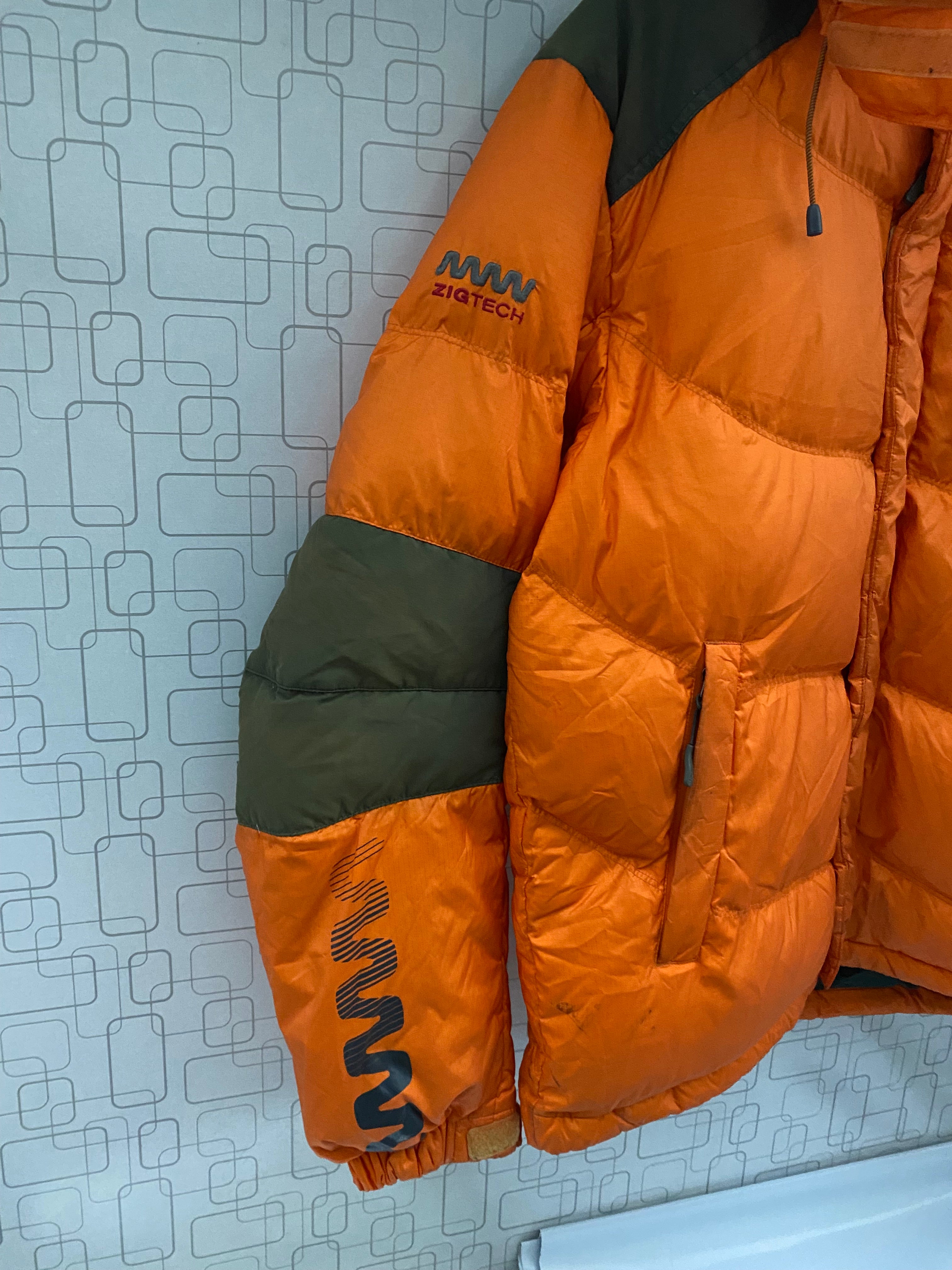 Reebok 800 Zig zag Puffer Jacket Windbreaker(Thrift)