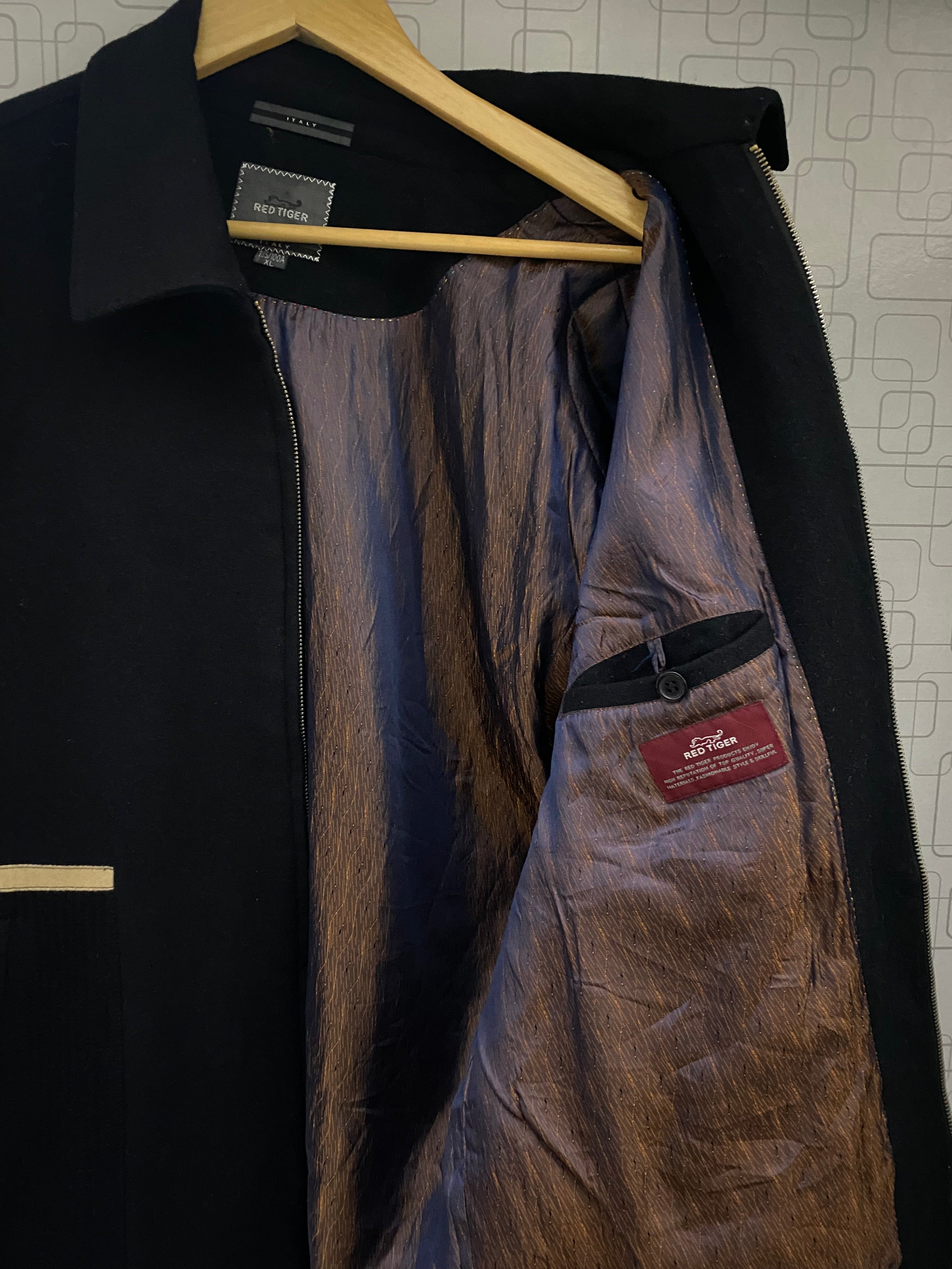 Red tiger Colar Coat                           Length: 27-28, Chest: 22-24, Sleeve: 24.5-25.5