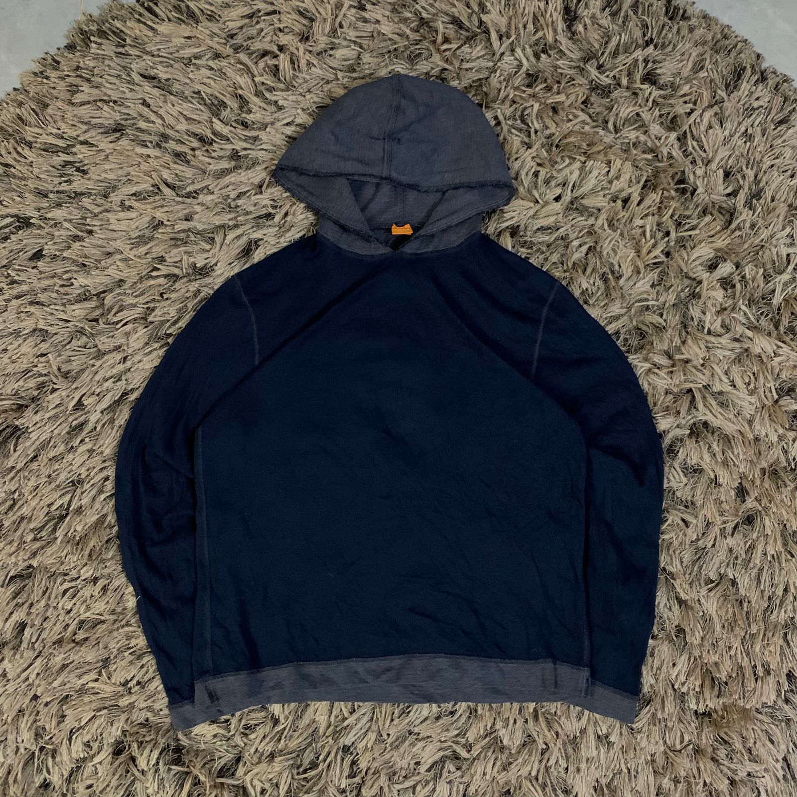 ( HUGO BOSS ) NAVY BLUE HOODIE (Thrift)